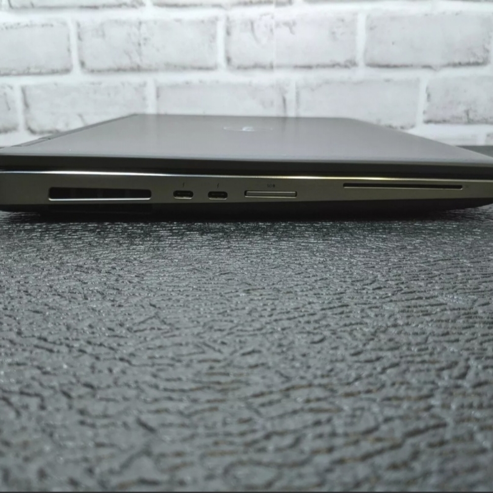 Laptop - Picture 10 of 12